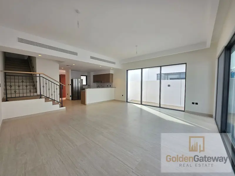 Vacant in Novmbr| Corner Unit | Steps away to Pool