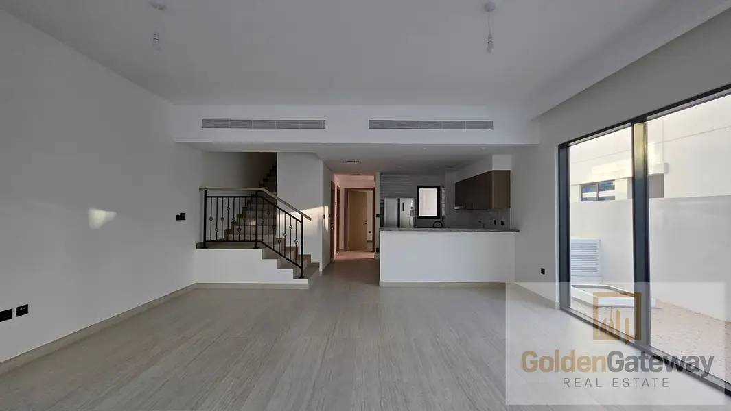Vacant in Novmbr| Corner Unit | Steps away to Pool