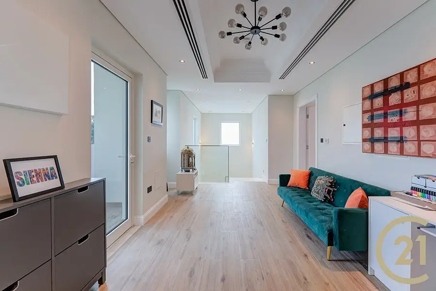 Large Corner Plot | Fully Upgraded | Best Location