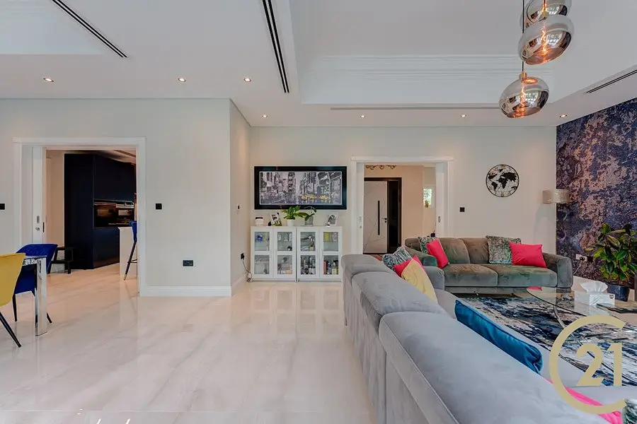 Large Corner Plot | Fully Upgraded | Best Location