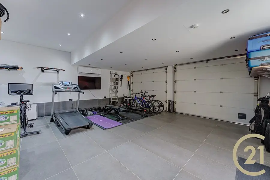 Large Corner Plot | Fully Upgraded | Best Location