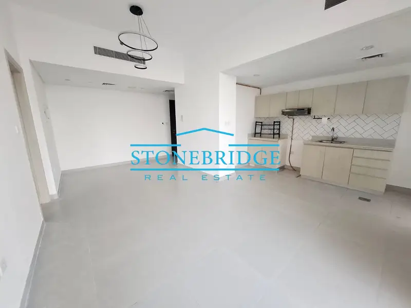 High-Ceiling 1BR | Afnan 3 | City & Road View | Open-Plan Layout