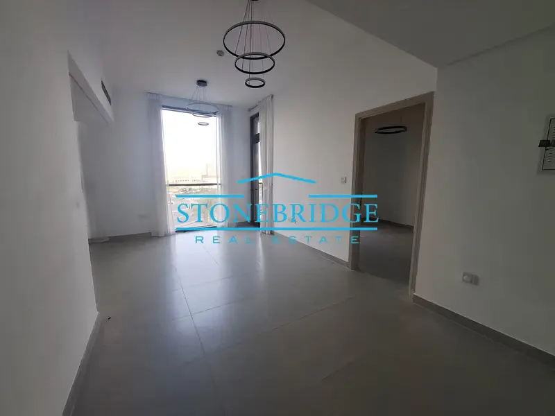 High-Ceiling 1BR | Afnan 3 | City & Road View | Open-Plan Layout