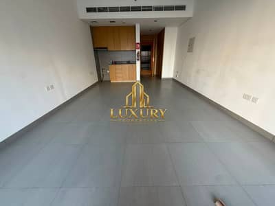 穆瓦利赫商业区， 夏尔迦 单身公寓待租 - Big Layout Studio | Private Balcony | Modern Finishes & Full Amenities | Vacant