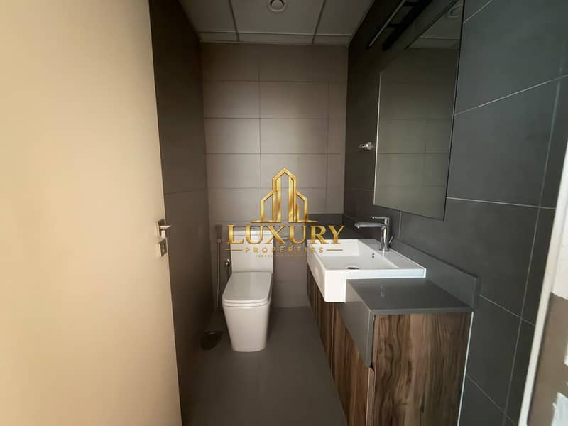 5 HOT DEAL | LAVISH ONE BHK AVAILABLE | WITH ALL AMENITIES