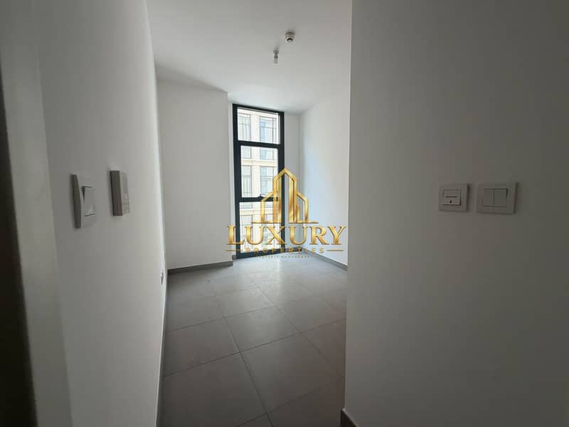 4 HOT DEAL | LAVISH ONE BHK AVAILABLE | WITH ALL AMENITIES