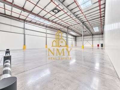 阿尔盖尔， 拉斯海玛 仓库待租 - Bright Empty Industrial Warehouse Interior. png