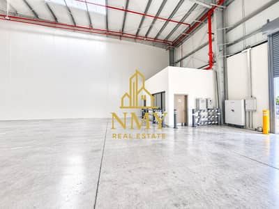 Warehouse in affitto a Al Ghail, Ras Al Khaimah - Modern Minimalist Warehouse Interior. png Warehouse in affitto a Al Ghail, Ras Al Khaimah - Modern Minimalist Warehouse Interior. png