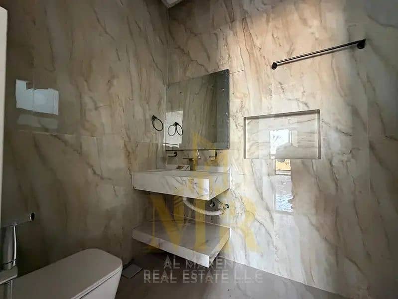 24 872205044-800x600. webp