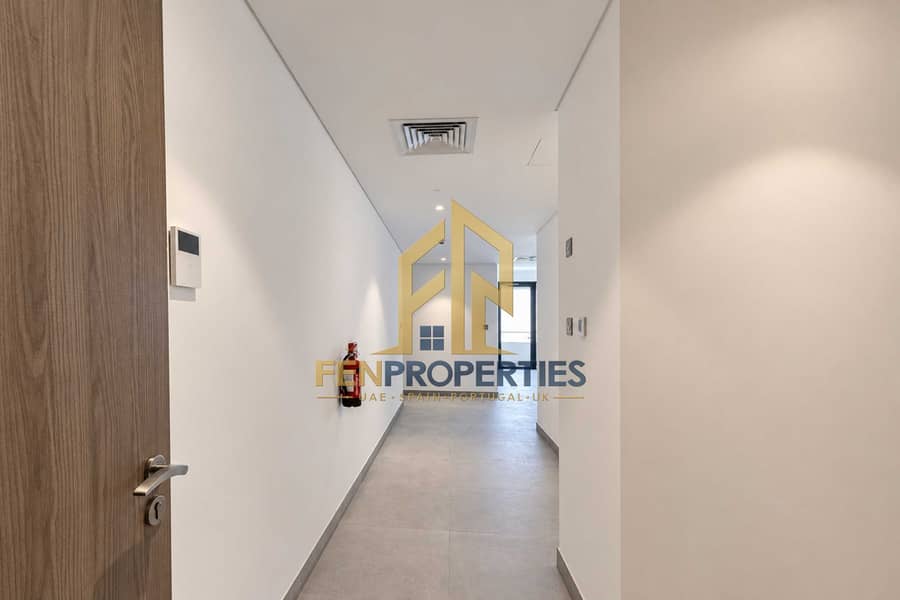 2 SAIL TOWER 710 - PHOTO 014. jpg