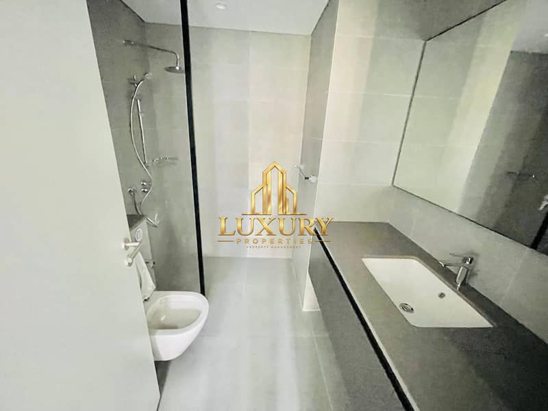 10 Elegant 1 Bedroom Apartment | Balcony & Pool View | 4 Cheques