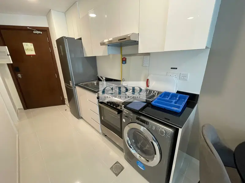 Chiller Free | Fully Furnished | Prime Location