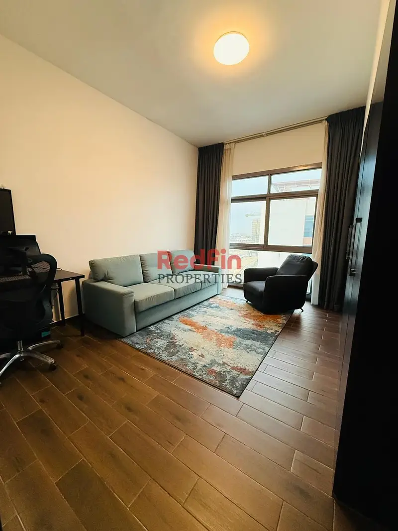 Large 2 BHK /Ready To Move / Closed Kitchen / Metro View/