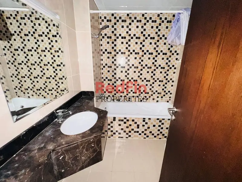 Large 2 BHK /Ready To Move / Closed Kitchen / Metro View/
