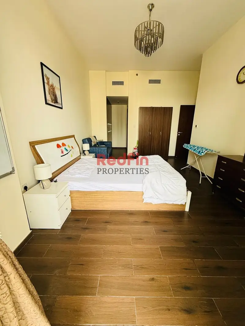Large 2 BHK /Ready To Move / Closed Kitchen / Metro View/