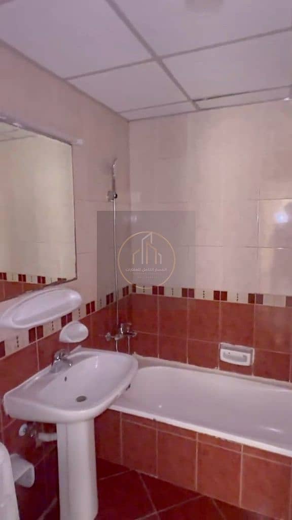 9 07_Bathroom. jpg