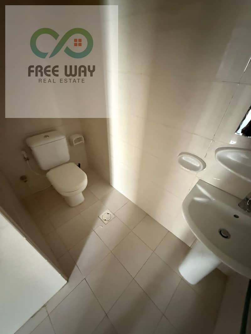 10 bf2663bb-e900-4747-9f6f-de0e03acc4d3. jpg