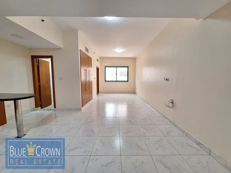 Chiller Free Studio With 2 Bathroom Parking With All facilities