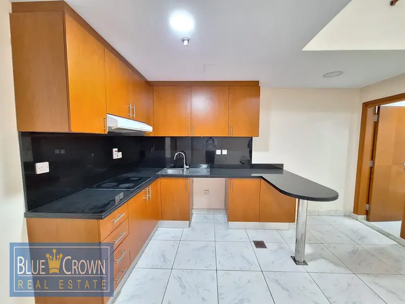 Chiller Free Studio With 2 Bathroom Parking With All facilities