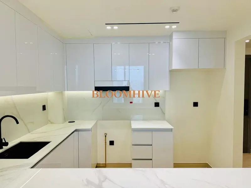 BEST DEAL IN LOWEST PRICE 3BR HIGHER FLOOR @105K ONLY
