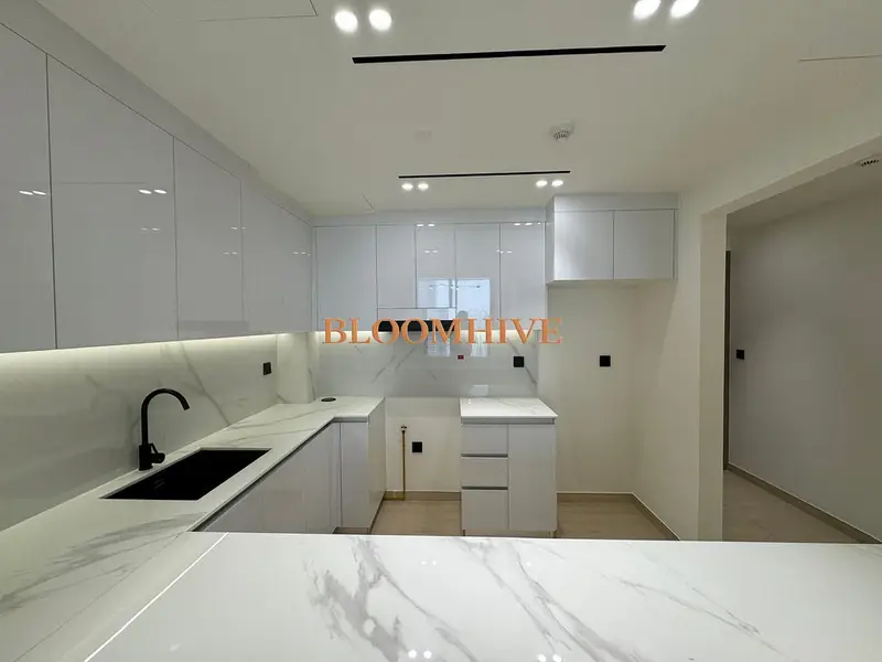 BEST DEAL IN LOWEST PRICE 3BR HIGHER FLOOR @105K ONLY