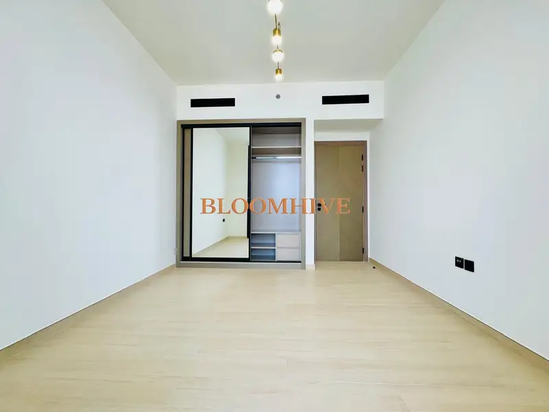 BEST DEAL IN LOWEST PRICE 3BR HIGHER FLOOR @105K ONLY
