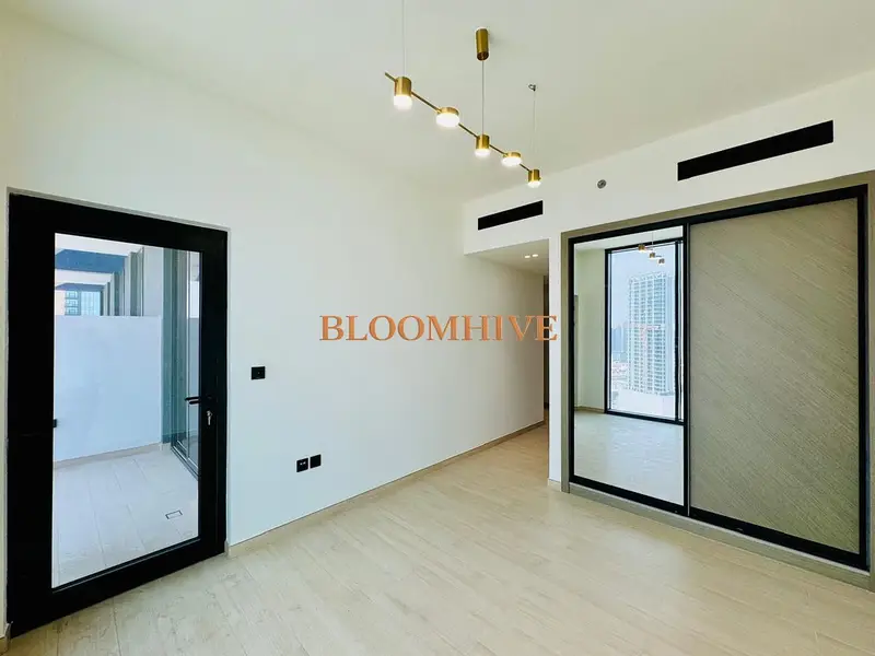 BEST DEAL IN LOWEST PRICE 3BR HIGHER FLOOR @105K ONLY