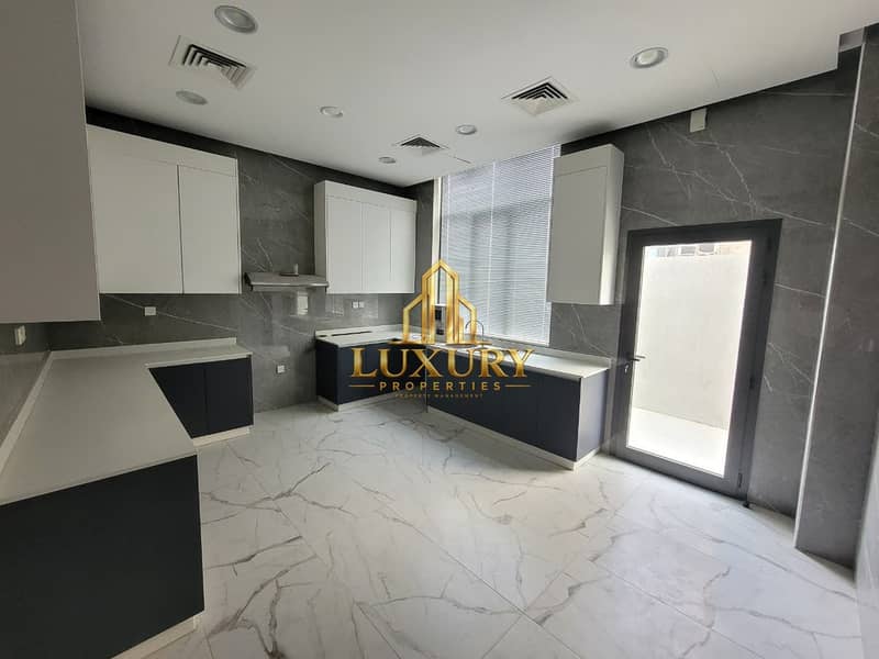 6 Luxury 4-Bedroom Villa for Rent in Hoshi Sharjah
