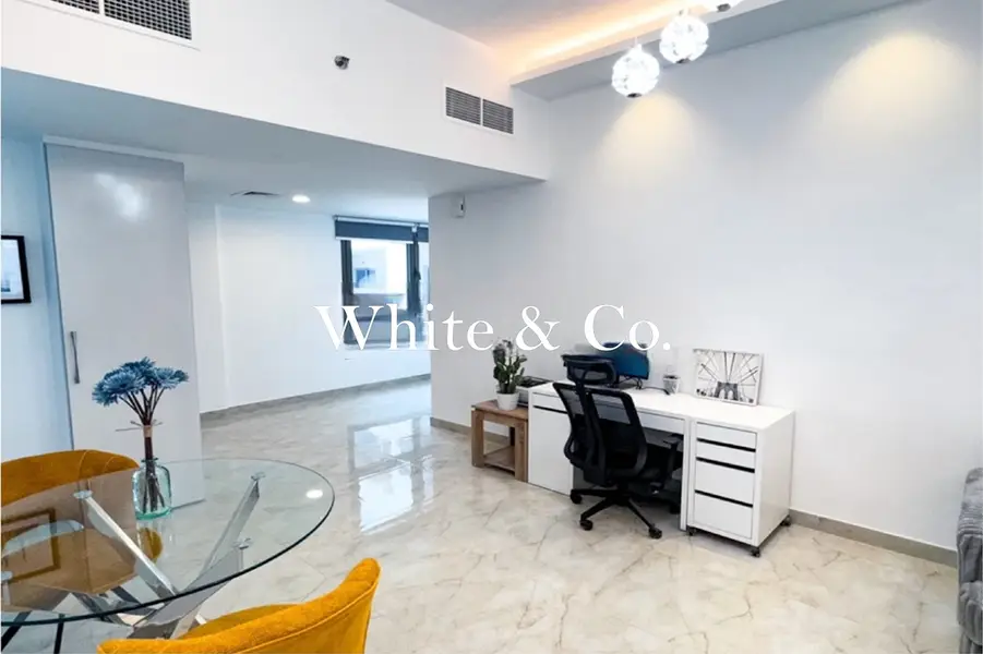 CIRCLE MALL || LOW FLOOR || VACANT NOW
