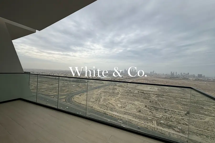 PENTHOUSE UNIT | PRIVATE POOL | TOP FLOOR