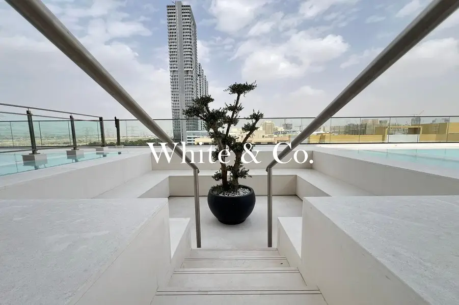 PENTHOUSE UNIT | PRIVATE POOL | TOP FLOOR