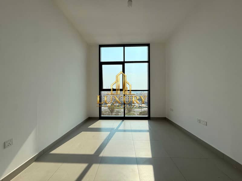 5 Luxury 1-Bedroom Apartment for Rent High Floor | Road View