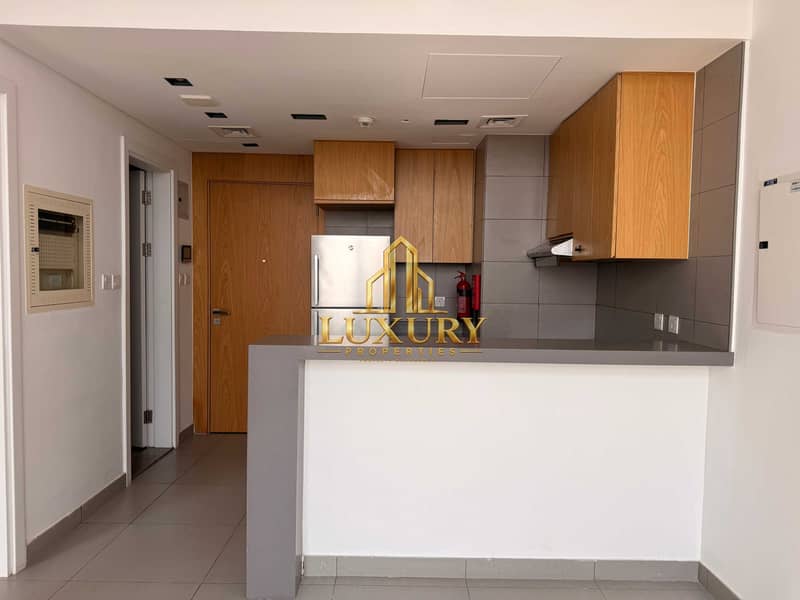 7 Luxury 1-Bedroom Apartment for Rent High Floor | Road View
