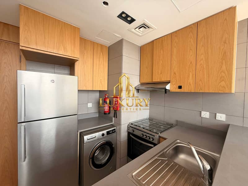 8 Luxury 1-Bedroom Apartment for Rent High Floor | Road View
