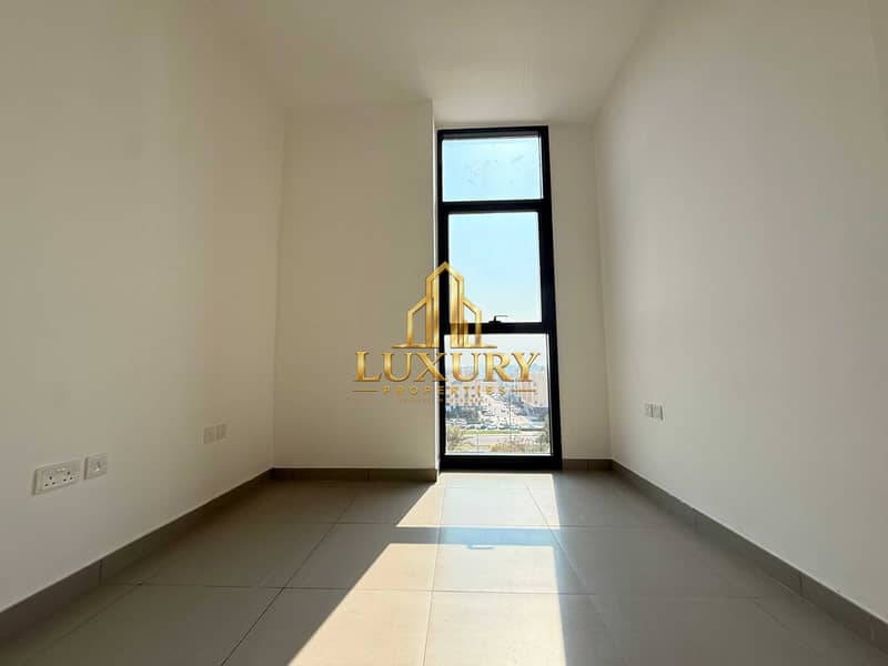 11 Luxury 1-Bedroom Apartment for Rent High Floor | Road View