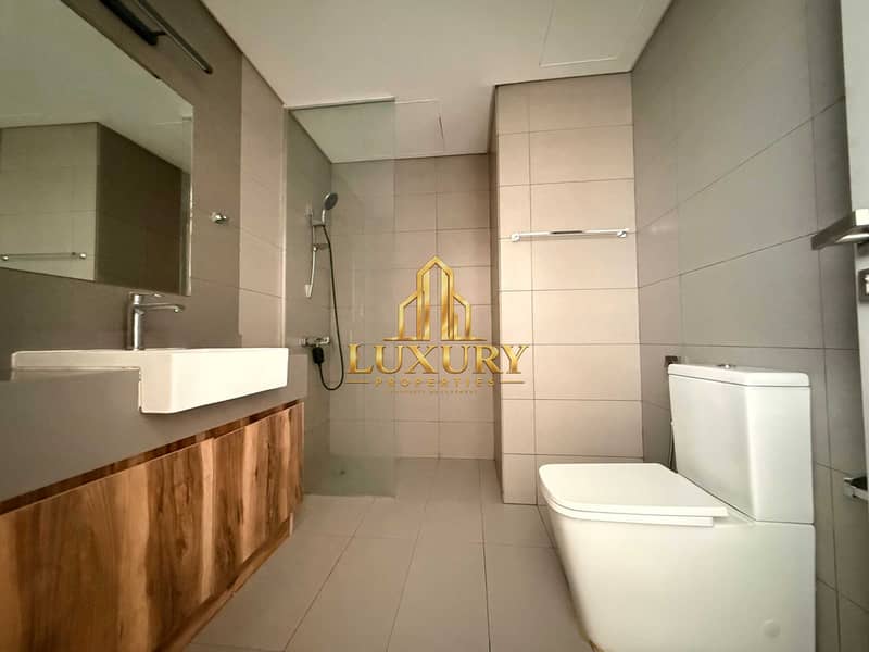 12 Luxury 1-Bedroom Apartment for Rent High Floor | Road View