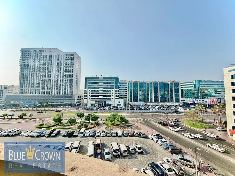 0%Commision: Bright Unit: Spacious 3BHk+ Store: Near Metro