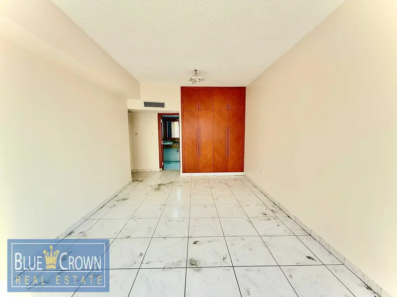 0%Commision: Bright Unit: Spacious 3BHk+ Store: Near Metro