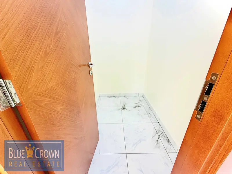 0%Commision: Bright Unit: Spacious 3BHk+ Store: Near Metro
