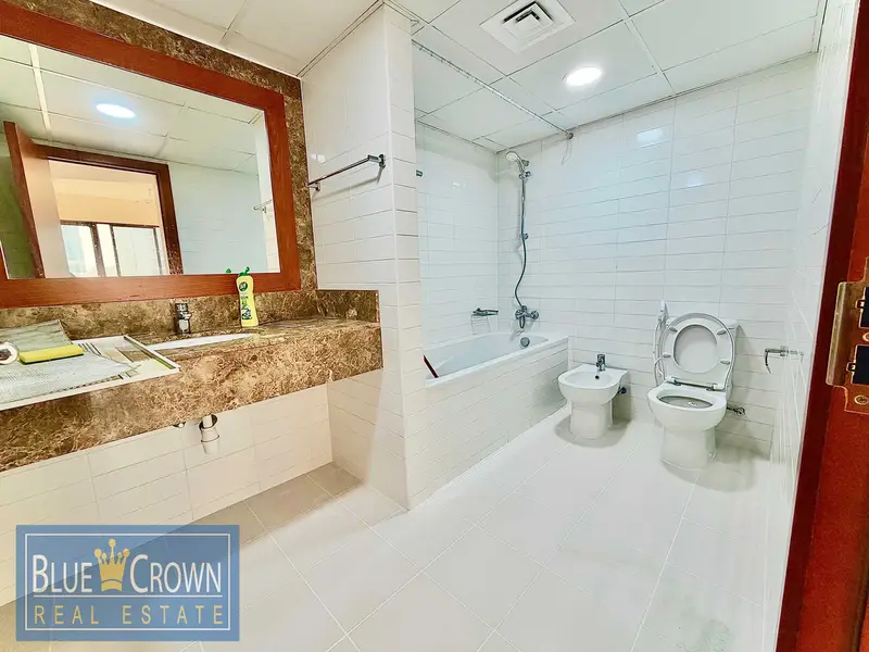 0%Commision: Bright Unit: Spacious 3BHk+ Store: Near Metro