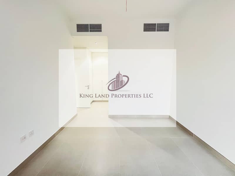 12 8ea6d539-bf47-4623-9721-aba4528bec23. jpg