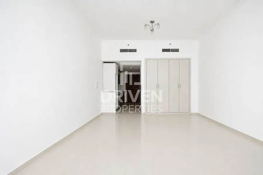 Near Metro | Spacious | Chiller Free | Sea View