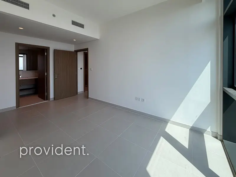 Unfurnished | High Floor | Multiple Cheques