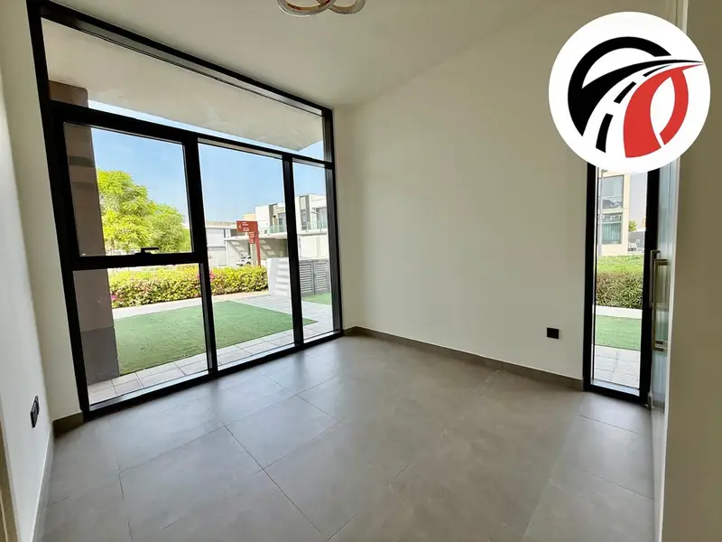 End Corner 4Bed+Maid Room Villa | Single Row | Luxury Unit