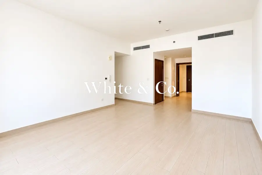 Vacant on transfer | Corner | Large Layout