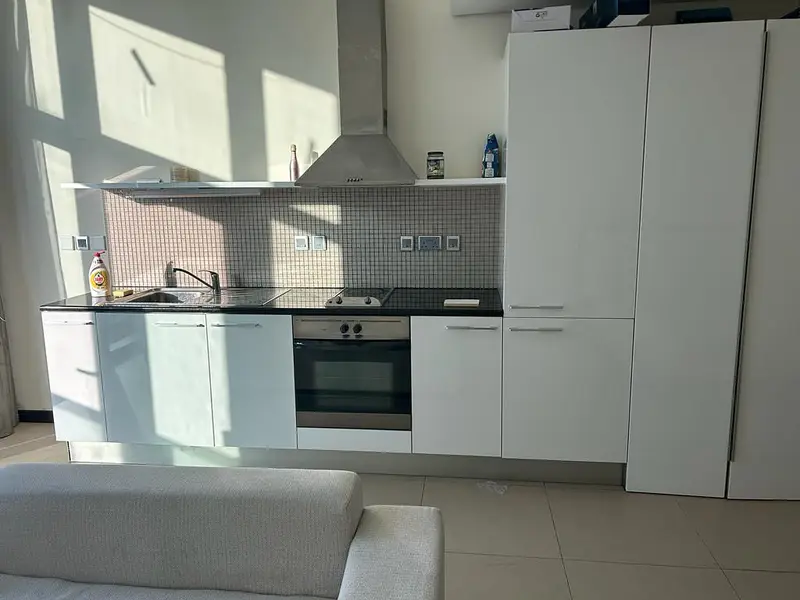 Unfurnished with white goods/with balcony/Opp Metro/parking/ new gym