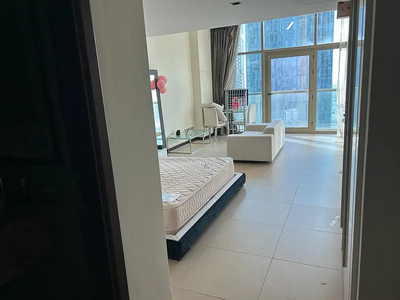Unfurnished with white goods/with balcony/Opp Metro/parking/ new gym