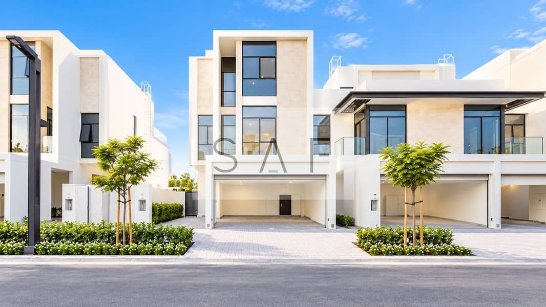 Modern Luxury Villas in Daylight. png Modern Luxury Villas in Daylight. png