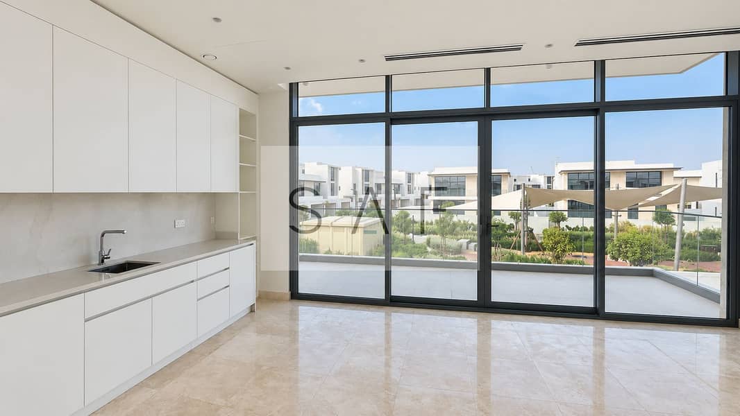 7 Bright upstairs family room with balcony glazing. png