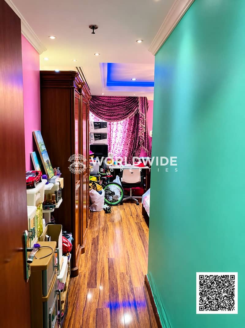 5 Elegant room interior with QR code-3. png